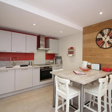 Apartment Mont-dore : T2 Spacieux Avec Terrasse, 300m Des Thermes, Renovee, Parking Prive - Fr-1-608-98 Le Mont-Dore