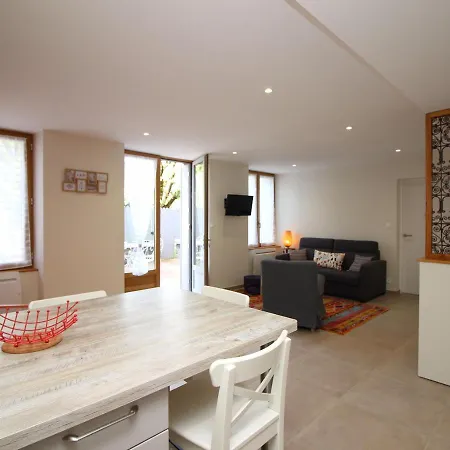 Apartment Mont-dore : T2 Spacieux Avec Terrasse, 300m Des Thermes, Renovee, Parking Prive - Fr-1-608-98